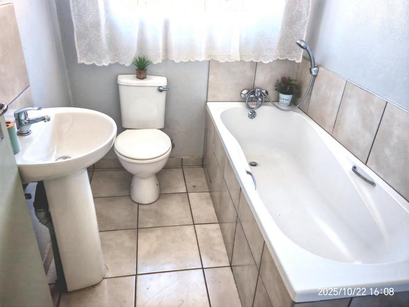 To Let 3 Bedroom Property for Rent in Waterkloof East North West